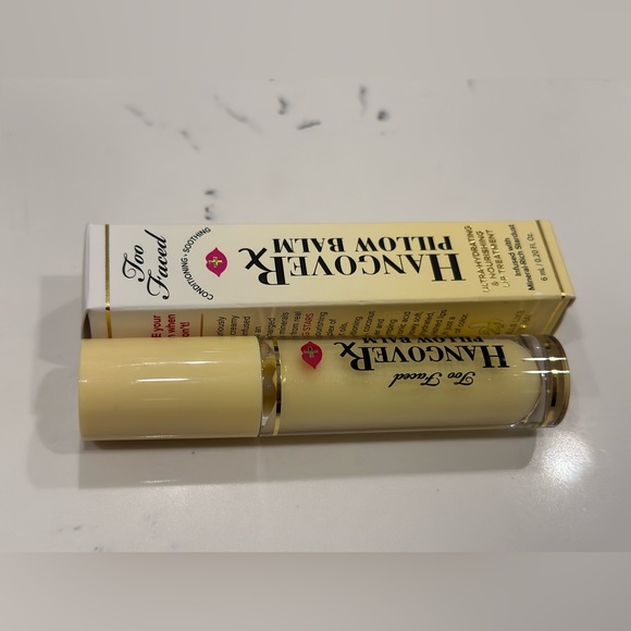 TOO FACED Hangover Pillow Balm Ultra-Hydrating & Nourishing Lip Treatment Banana - Picture 5 of 5